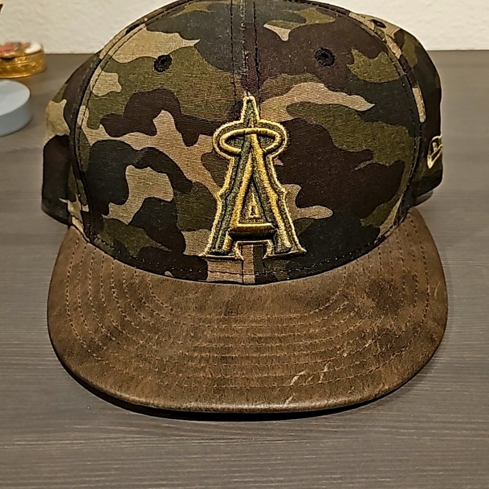 Snap back Anaheim Angel's Camo cap.
